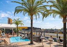 Basta fango, ora il GP si guarda dal bar in piscina: anche Mansell cede al glamour della nuova Silverstone