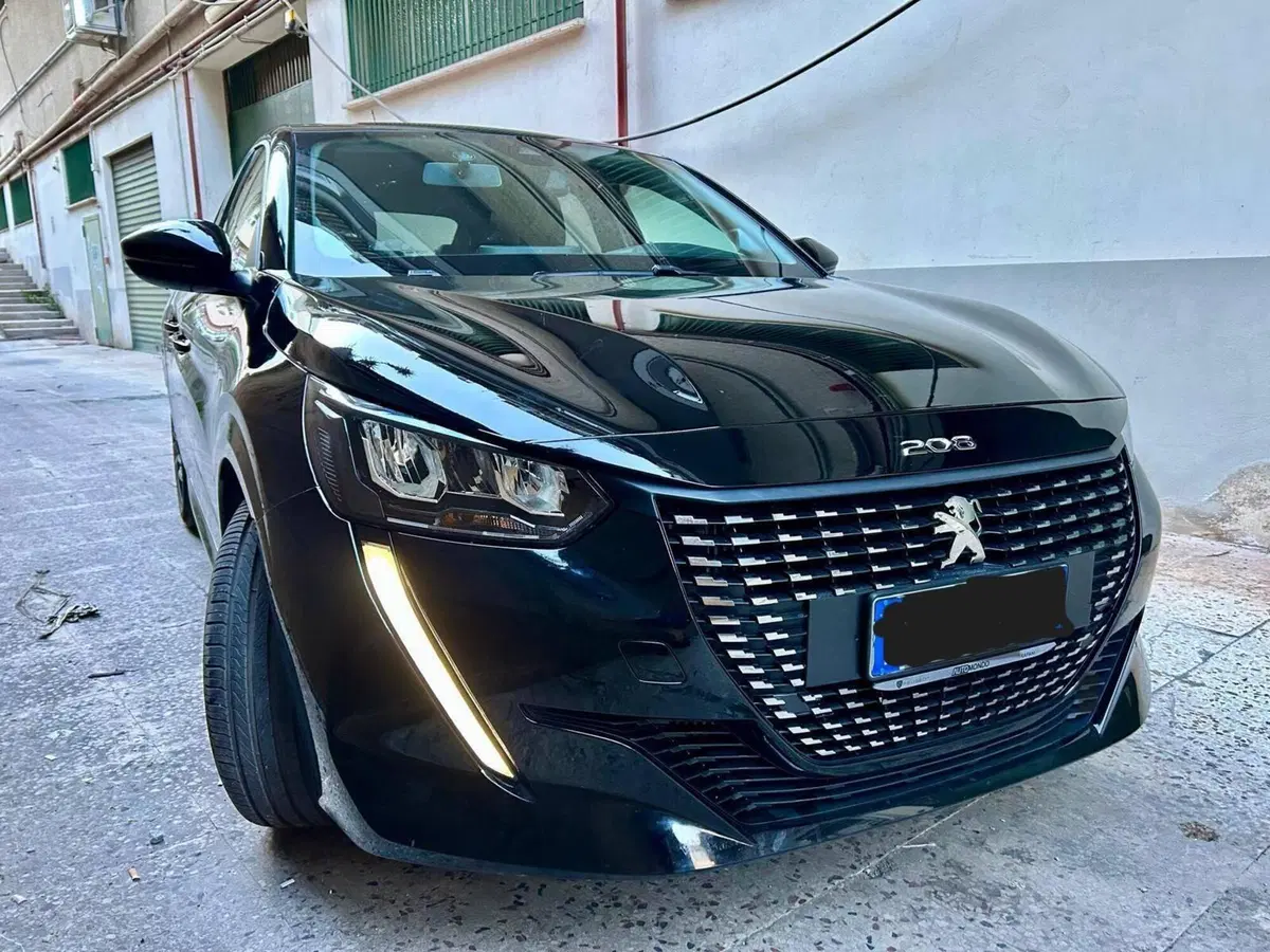 Peugeot 208 usata a Palermo (2)