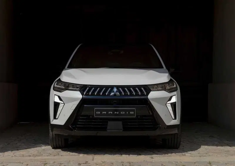 Mitsubishi Grandis (2026-->>) (3)