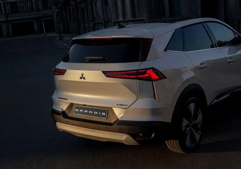 Mitsubishi Grandis (2026-->>) (6)
