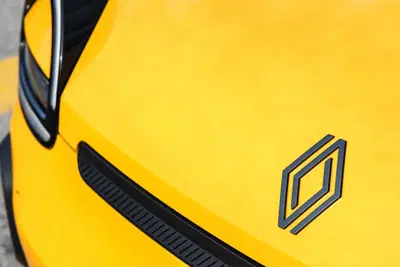 Renault riduce gli ingegneri fino al 20%: la mappa dei tagli e il nuovo baricentro in Francia