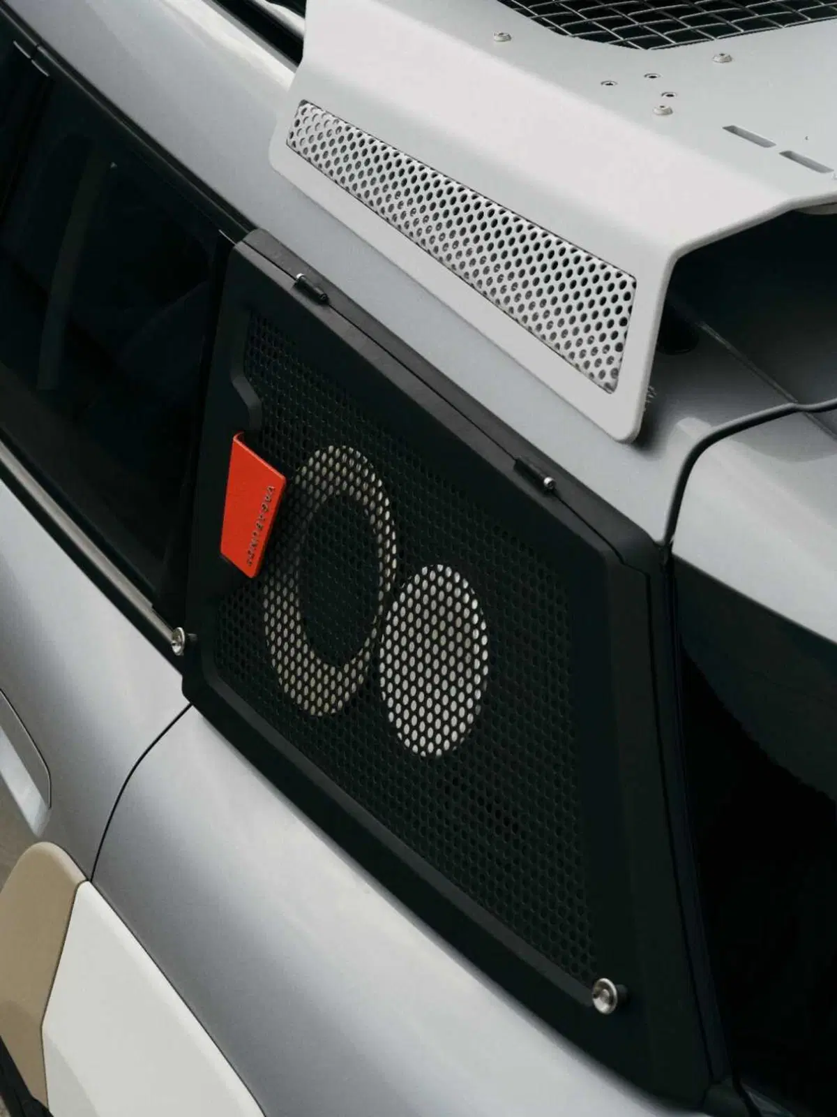MINI Countryman diventa un palco itinerante: due one-off firmate Vagabund trasformano il SUV in un festival su ruote (12)