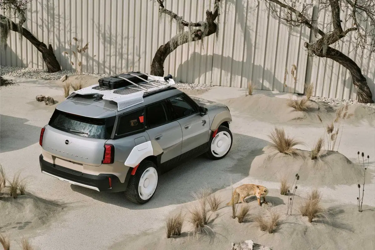 MINI Countryman diventa un palco itinerante: due one-off firmate Vagabund trasformano il SUV in un festival su ruote (19)