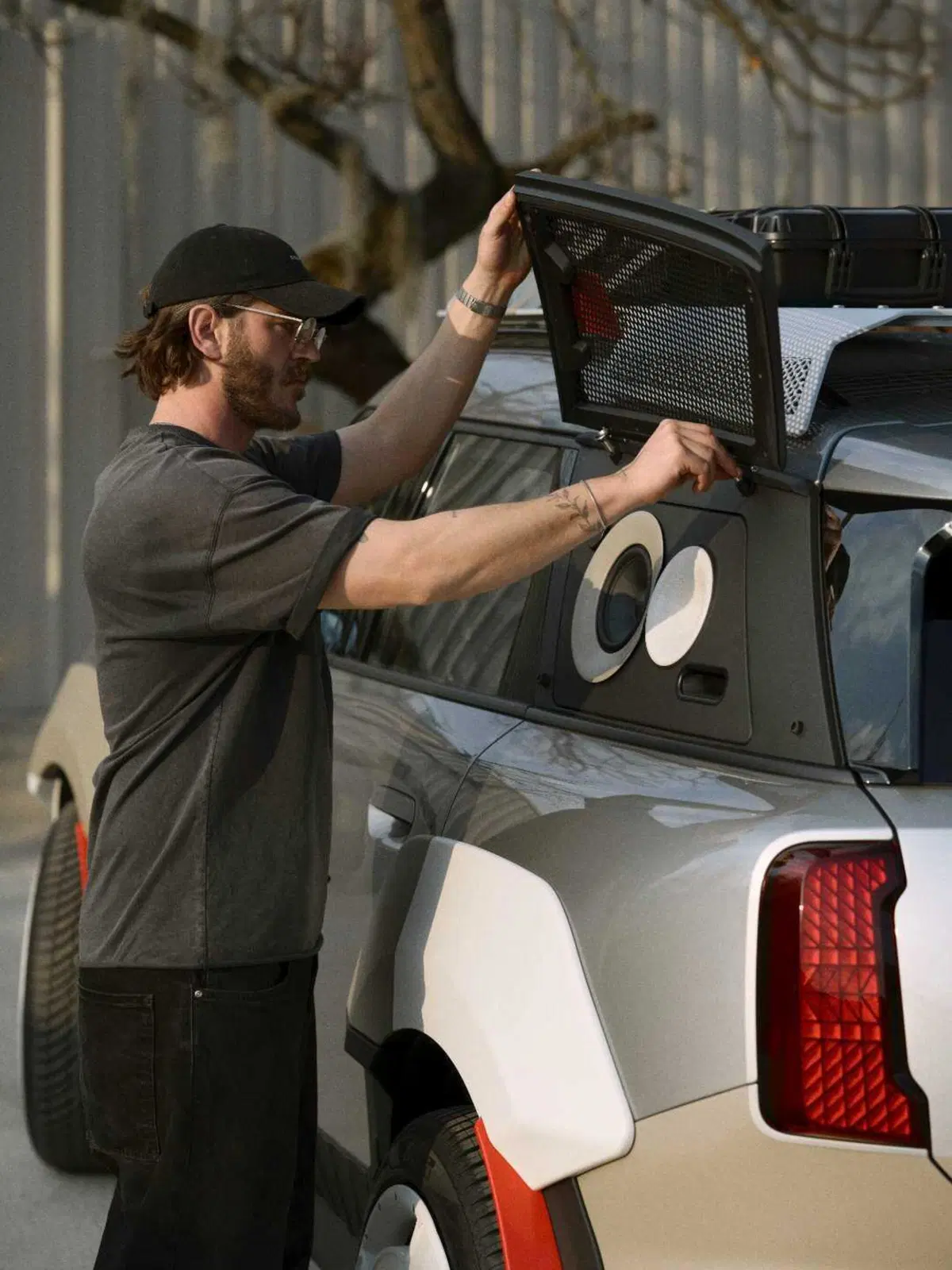 MINI Countryman diventa un palco itinerante: due one-off firmate Vagabund trasformano il SUV in un festival su ruote (22)