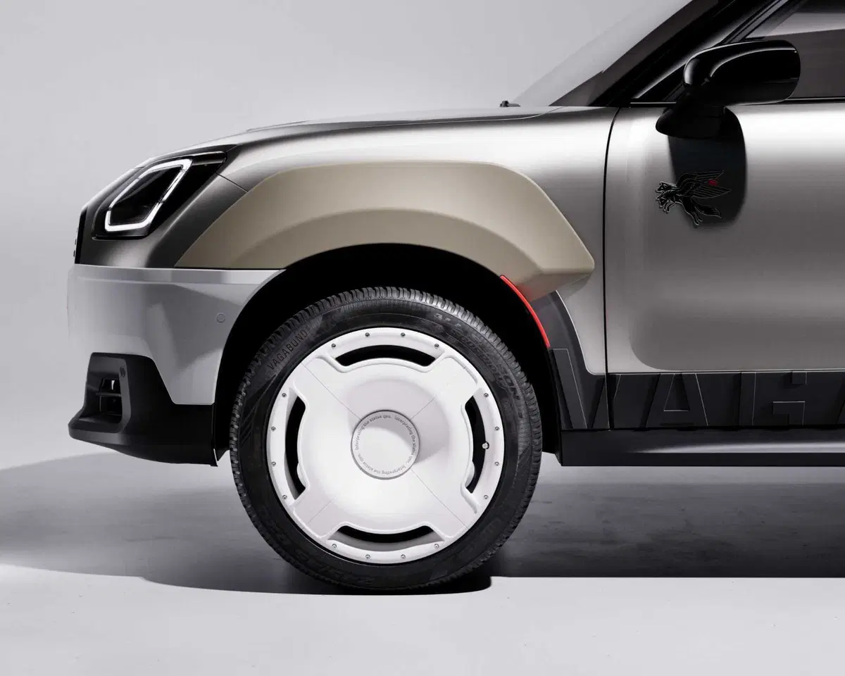 MINI Countryman diventa un palco itinerante: due one-off firmate Vagabund trasformano il SUV in un festival su ruote (42)