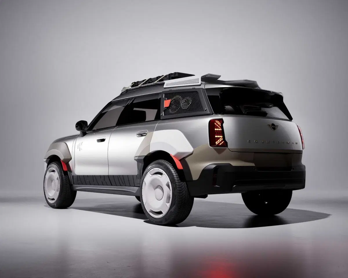 MINI Countryman diventa un palco itinerante: due one-off firmate Vagabund trasformano il SUV in un festival su ruote (45)