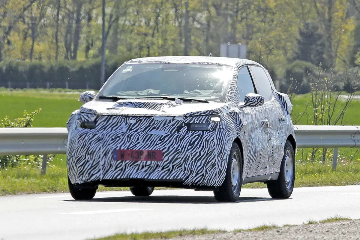 Dacia prepara la sua elettrica low cost: arriverà nel 2026 e potrebbe costare meno della Renault Twingo [Foto Spia]