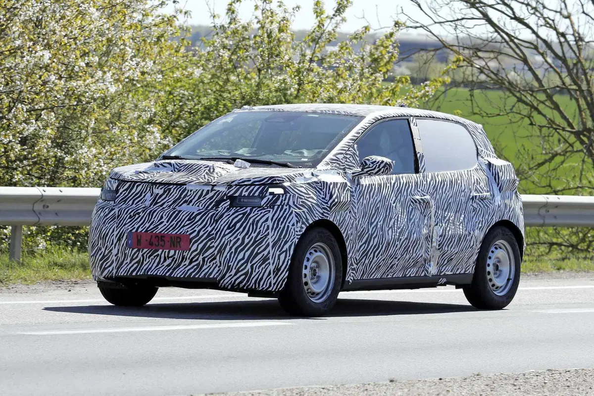 Dacia prepara la sua elettrica low cost: arriverà nel 2026 e potrebbe costare meno della Renault Twingo [Foto Spia] (4)