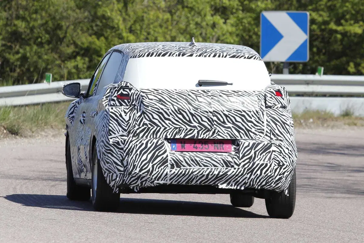Dacia prepara la sua elettrica low cost: arriverà nel 2026 e potrebbe costare meno della Renault Twingo [Foto Spia] (13)