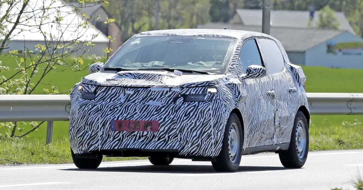 Dacia prepara la sua elettrica low cost: arriver&agrave; nel 2026 e coster&agrave; meno della Renault Twingo [Foto Spia]