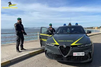 Gasolio truccato con troppo zolfo a Roma: sequestrati 10mila litri di carburante non conforme
