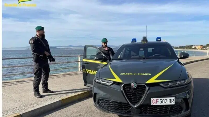 Gasolio truccato con troppo zolfo a Roma: sequestrati 10mila litri di carburante non conforme
