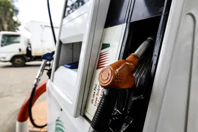 Prezzi benzina e diesel oggi: continua il calo ma resta l&rsquo;incognita di maggio