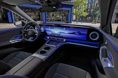 Mercedes Classe C elettrica 2026, dentro la berlina che vuole riscrivere il comfort premium