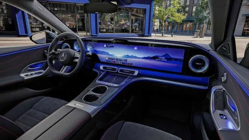 Mercedes Classe C elettrica 2026, dentro la berlina che vuole riscrivere il comfort premium