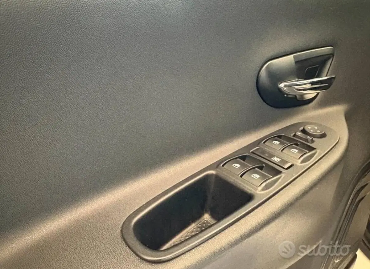 Lancia Ypsilon usata a Caserta (14)