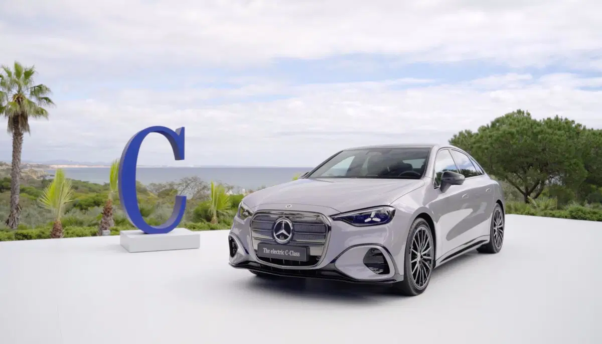 Mercedes Classe C elettrica, eccola: 760 km di autonomia e una calandra che fa impazzire i nostalgici (VIDEO) (4)