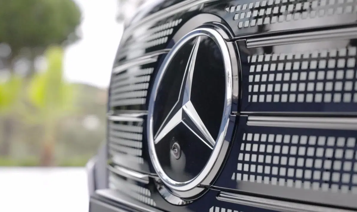 Mercedes Classe C elettrica, eccola: 760 km di autonomia e una calandra che fa impazzire i nostalgici (VIDEO) (5)