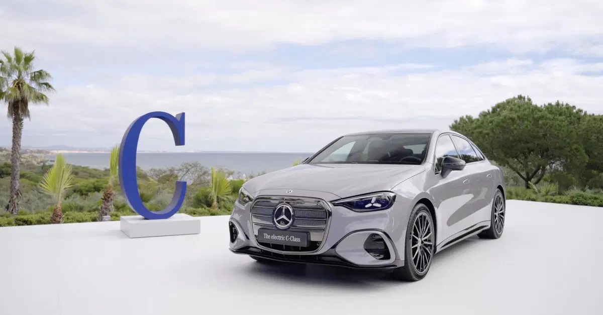 Mercedes Classe C elettrica, eccola: 760 km di autonomia e una calandra che fa impazzire i nostalgici (VIDEO)