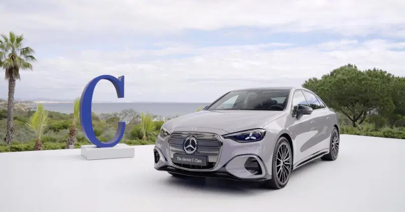 Mercedes Classe C elettrica, eccola: 760 km di autonomia e una calandra che fa impazzire i nostalgici (VIDEO)