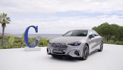 Mercedes Classe C elettrica, eccola: 760 km di autonomia e una calandra che fa impazzire i nostalgici (VIDEO)