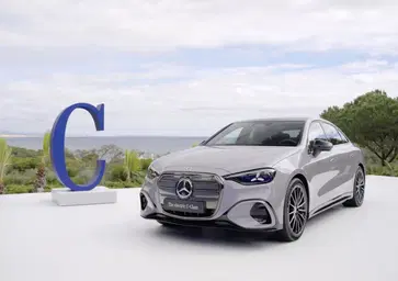 Mercedes Classe C elettrica, eccola: 760 km di autonomia e una calandra che fa impazzire i nostalgici (VIDEO)