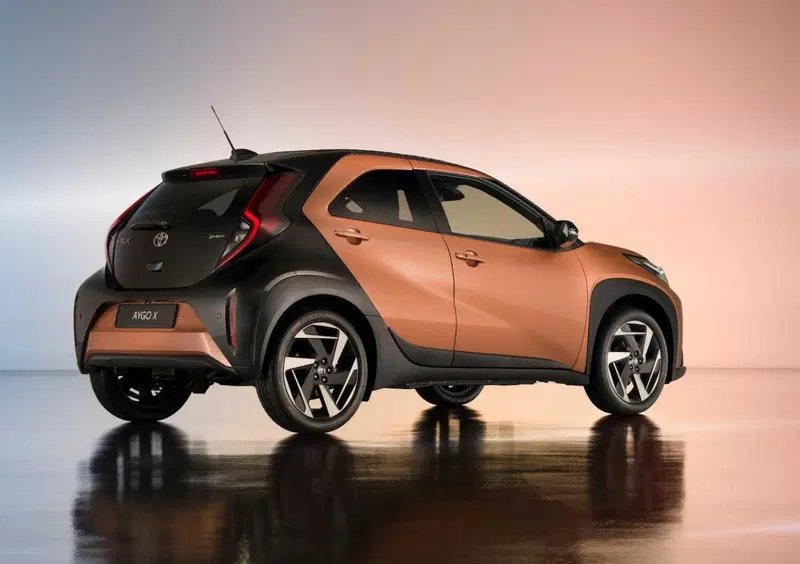 Toyota Aygo X (2022-->>) (2)