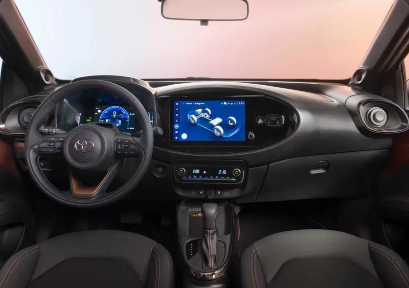 Toyota Aygo X (2022-->>) (8)