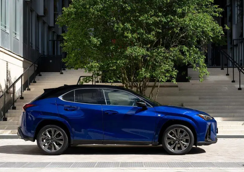 Lexus UX (2021-->>) (2)