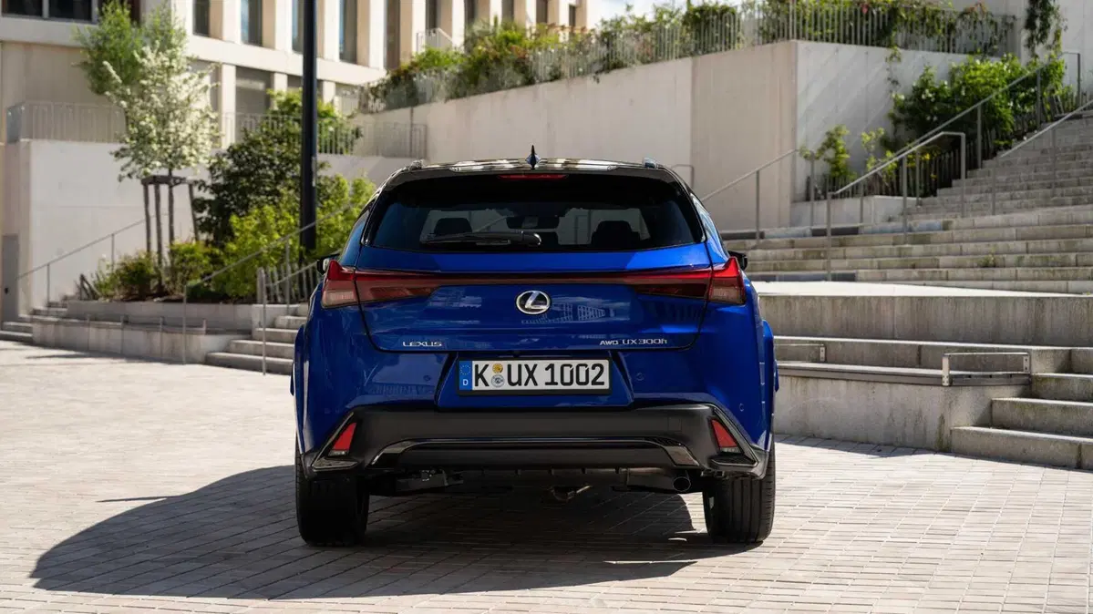 Lexus UX 300e 72,8kWh Luxury (4)