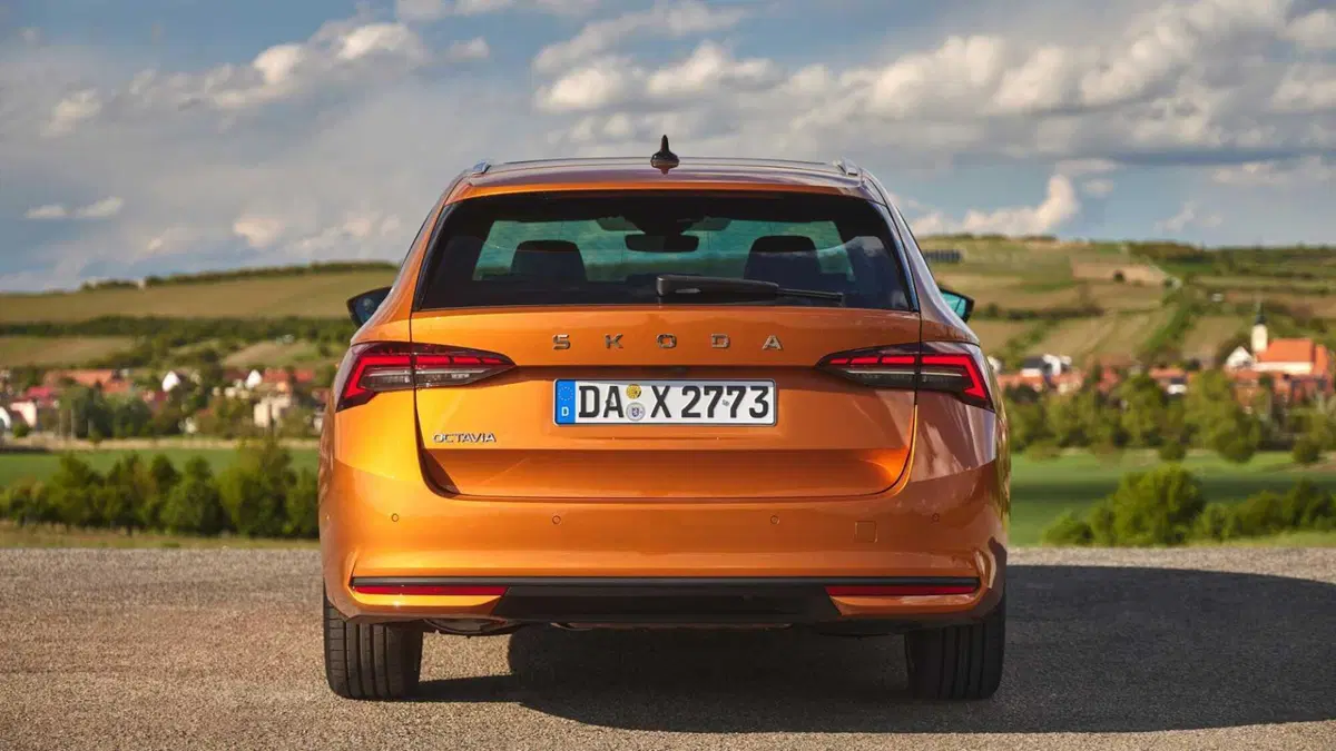 Skoda Octavia Station Wagon 2.0 TDI EVO SCR 200 CV DSG Wagon RS (3)