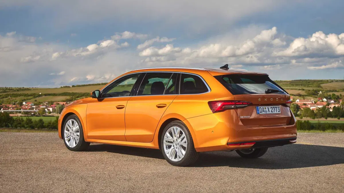 Skoda Octavia Station Wagon 2.0 TDI EVO SCR 200 CV DSG Wagon RS (4)