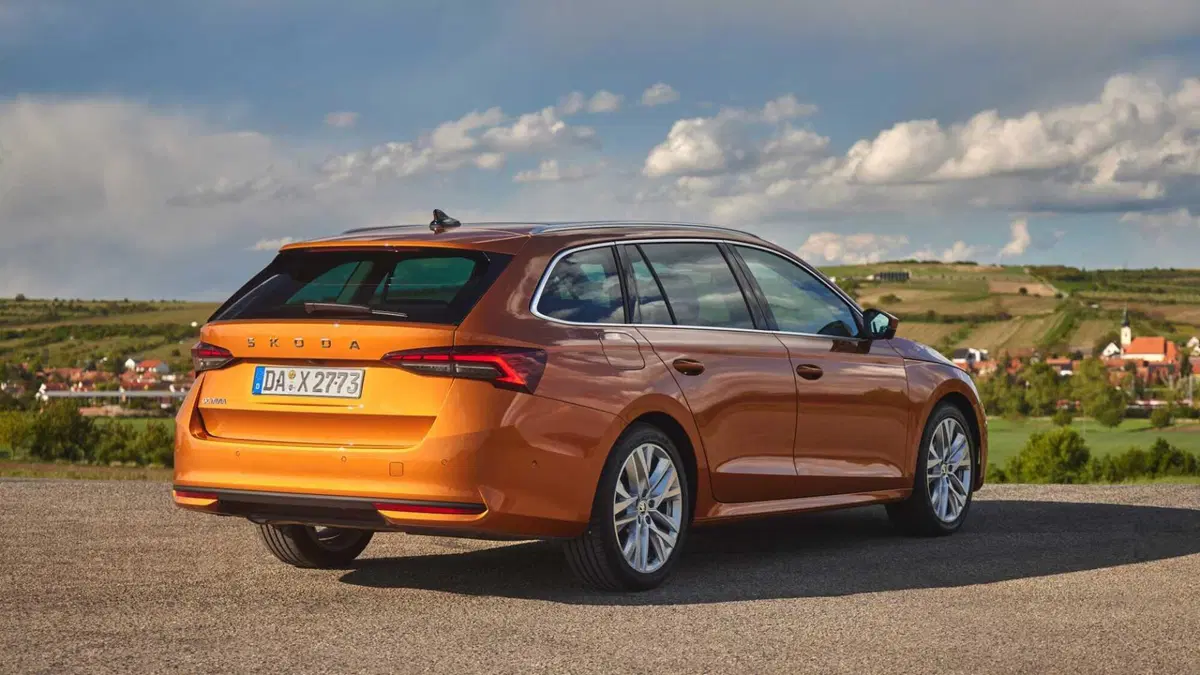 Skoda Octavia Station Wagon 2.0 TDI EVO SCR 200 CV DSG Wagon RS (2)