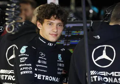 “Basta paragoni con Senna”: Wolff protegge Antonelli, poi il duro monito sulla lotta con Russell: Preferirei avere una sola macchina