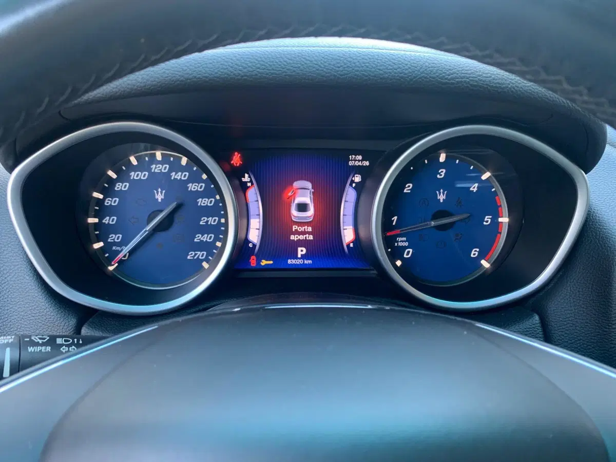 Maserati Ghibli usata a Milano (15)