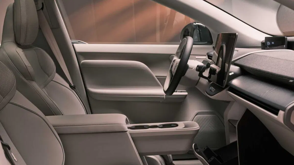 Volvo EX60 (9)