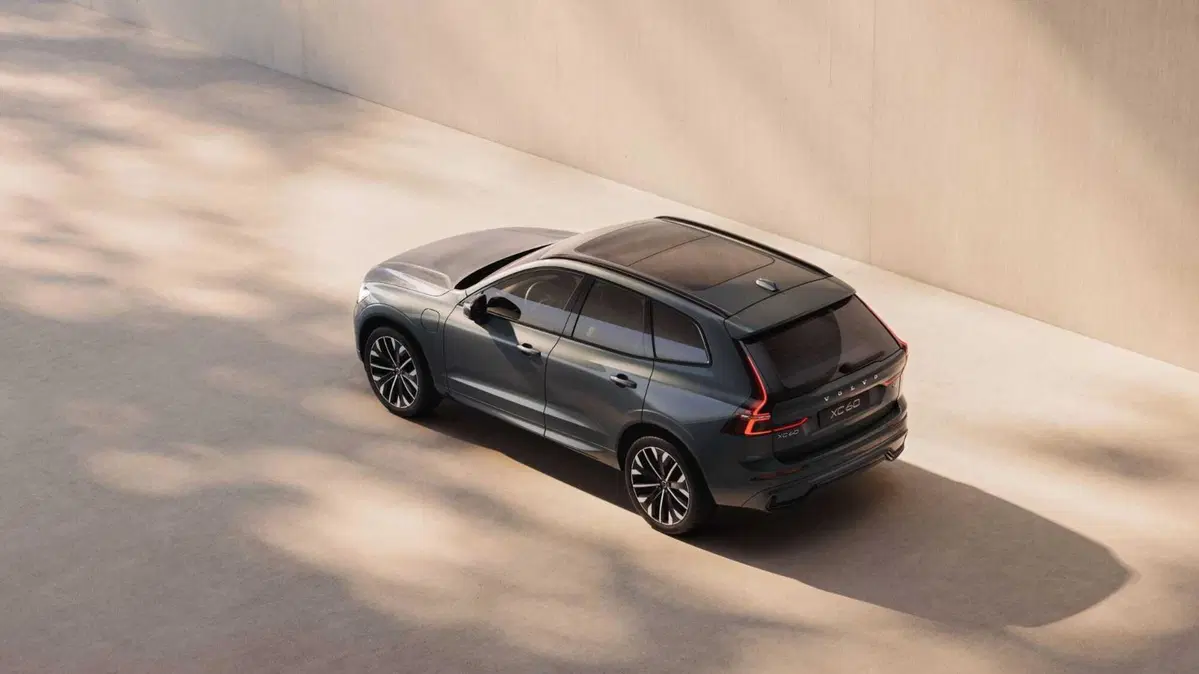 Volvo XC60 2.0 b5 Plus Dark awd auto (4)