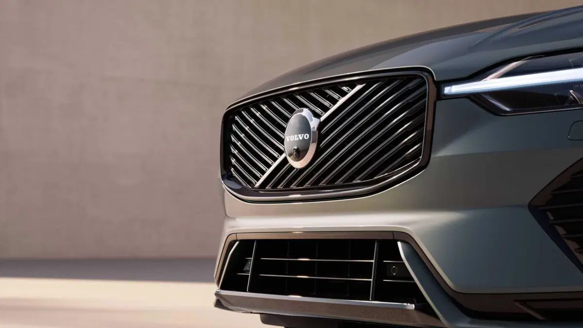 Volvo XC60 2.0 b5 Plus Dark awd auto (19)