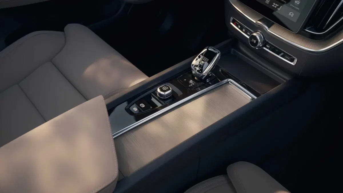 Volvo XC60 2.0 b5 Plus Dark awd auto (16)