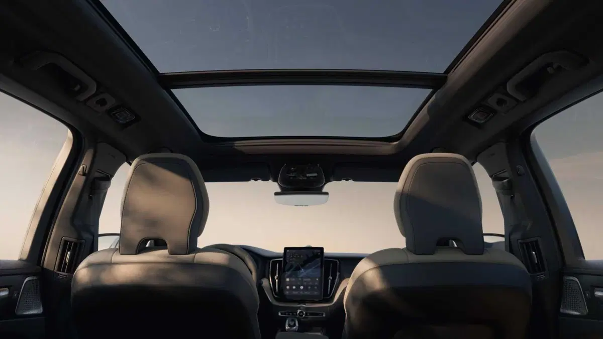 Volvo XC60 2.0 b5 Plus Dark awd auto (17)