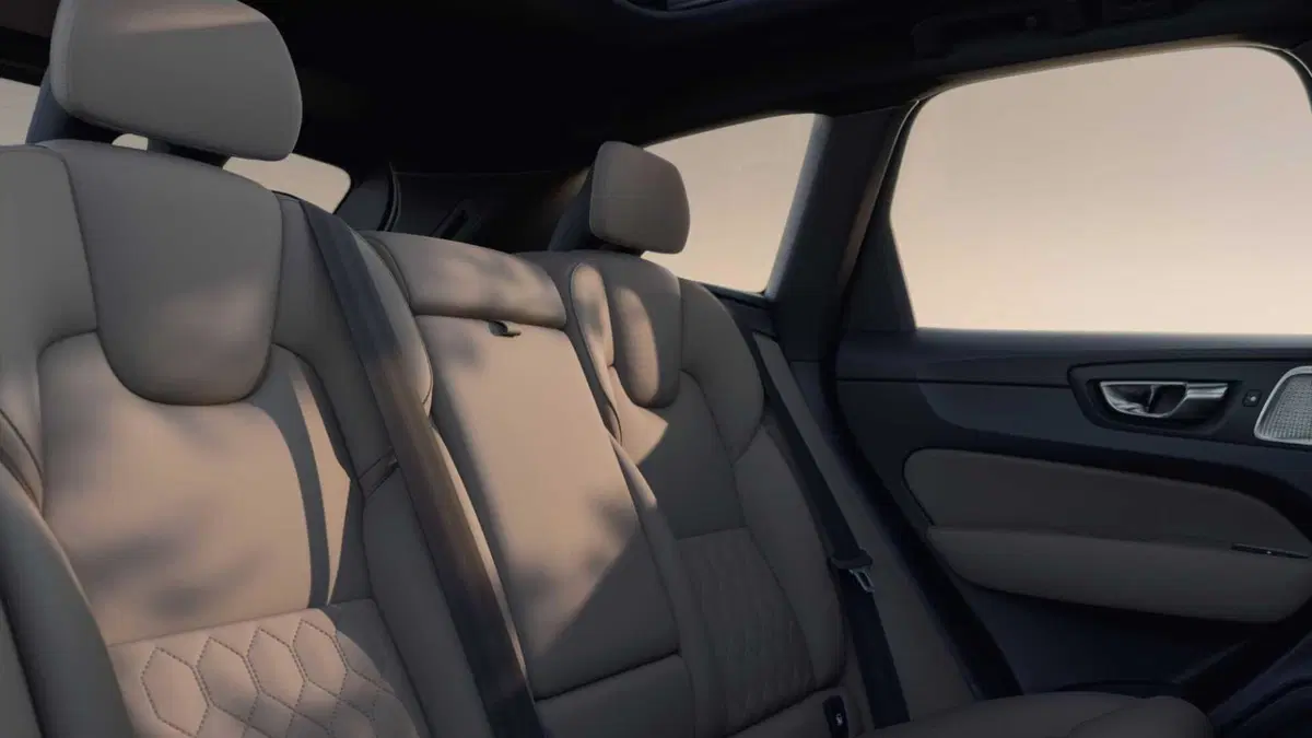 Volvo XC60 2.0 b5 Plus Dark awd auto (13)