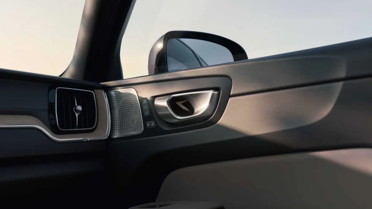 Volvo XC60 2.0 b5 Plus Dark awd auto (23)