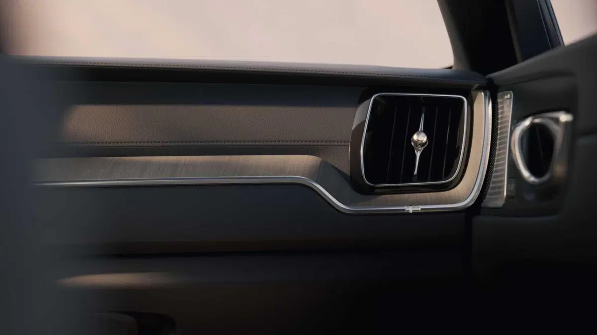 Volvo XC60 2.0 b5 Plus Dark awd auto (22)