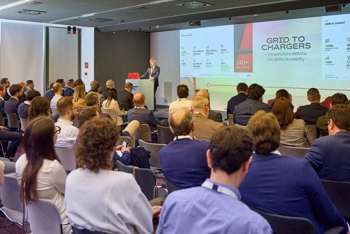 Ricarica elettrica in Italia, ABB accende la sfida: così la rete regge l'urto dell'e-mobility (8)