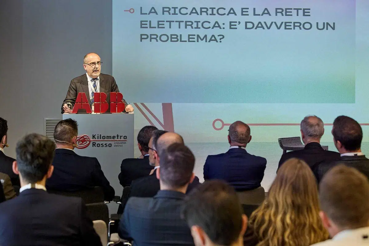 Ricarica elettrica in Italia, ABB accende la sfida: così la rete regge l'urto dell'e-mobility (10)