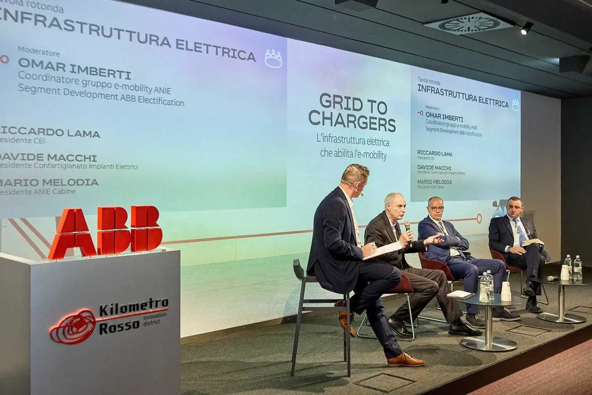 Ricarica elettrica in Italia, ABB accende la sfida: così la rete regge l'urto dell'e-mobility (12)