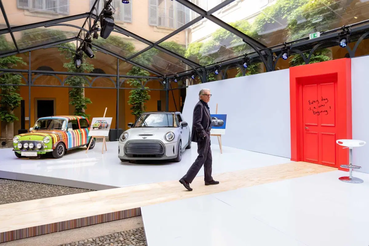 MINI Paul Smith Edition debutta al Salone del Mobile 2026: viaggio sensoriale a Palazzo Borromeo d'Adda (3)