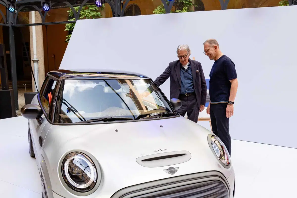 MINI Paul Smith Edition debutta al Salone del Mobile 2026: viaggio sensoriale a Palazzo Borromeo d'Adda (7)