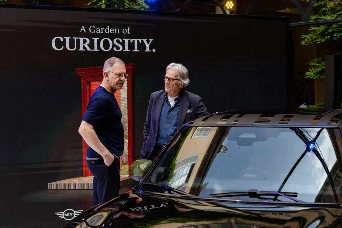 MINI Paul Smith Edition debutta al Salone del Mobile 2026: viaggio sensoriale a Palazzo Borromeo d'Adda (15)