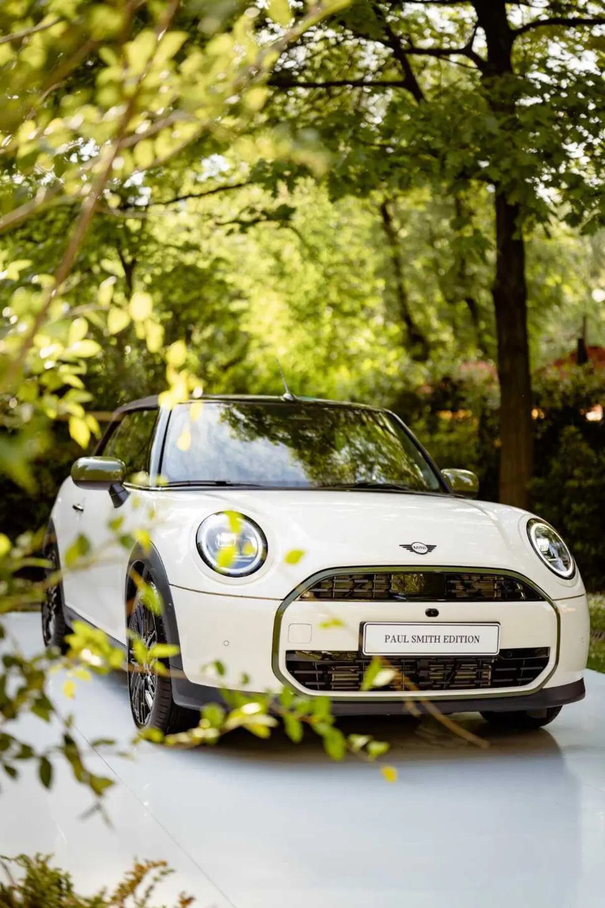 MINI Paul Smith Edition debutta al Salone del Mobile 2026: viaggio sensoriale a Palazzo Borromeo d'Adda (17)